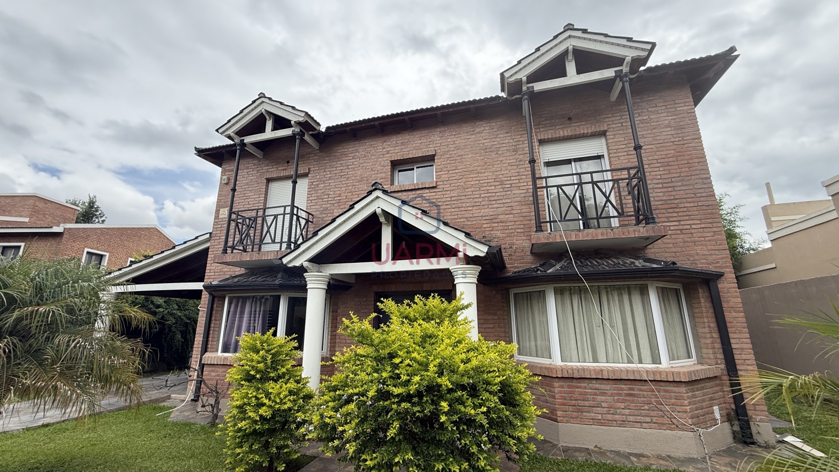 Casa en la Almudena - Ideal Hostal/Posada