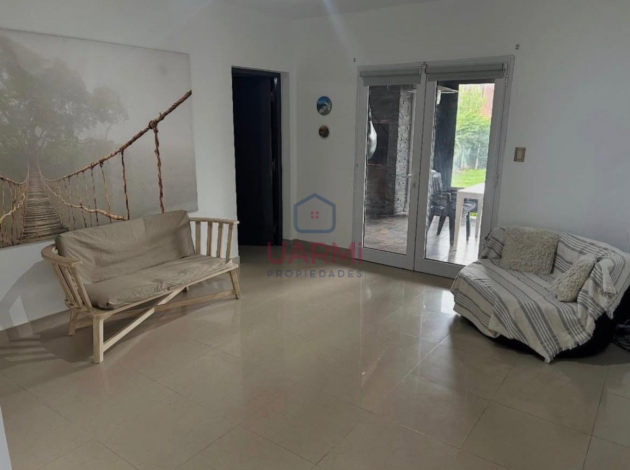 Casa en la Almudena - Ideal Hostal/Posada