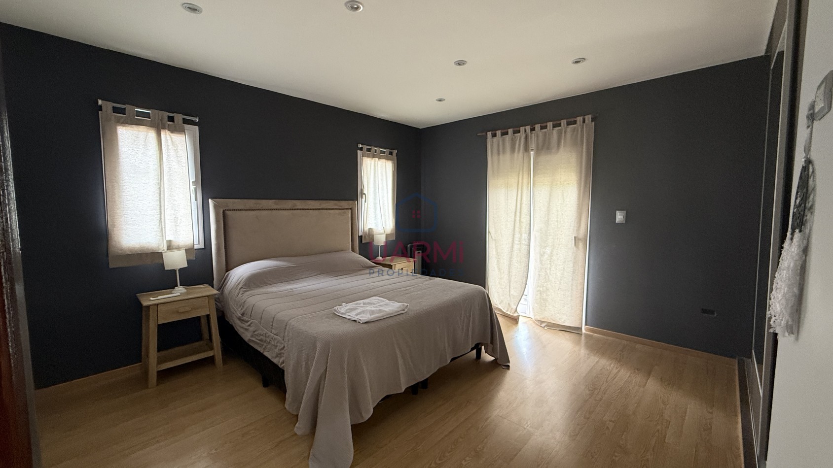 Casa en la Almudena - Ideal Hostal/Posada