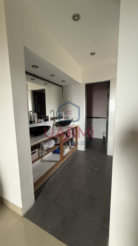 Casa en la Almudena - Ideal Hostal/Posada