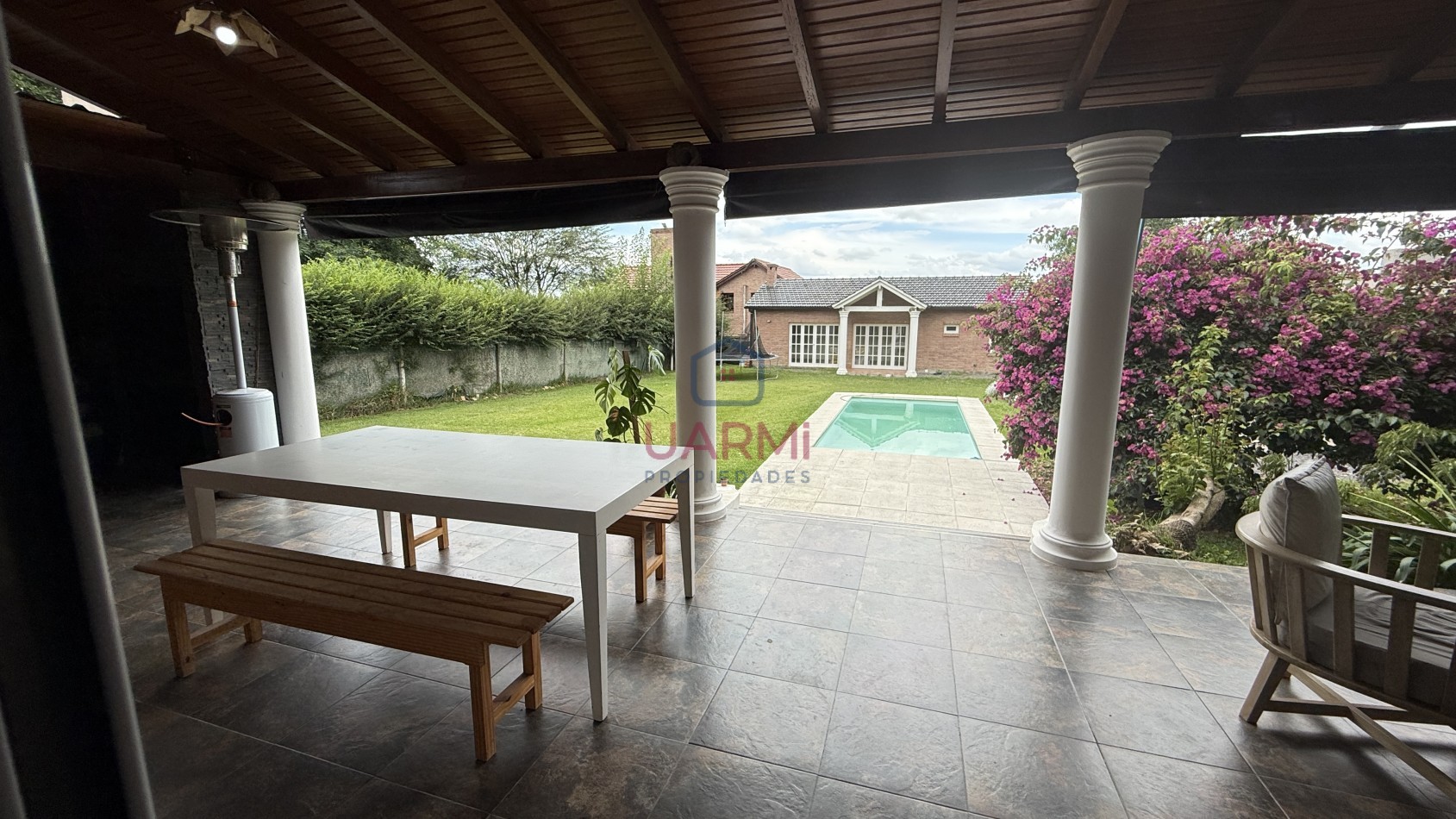 Casa en la Almudena - Ideal Hostal/Posada