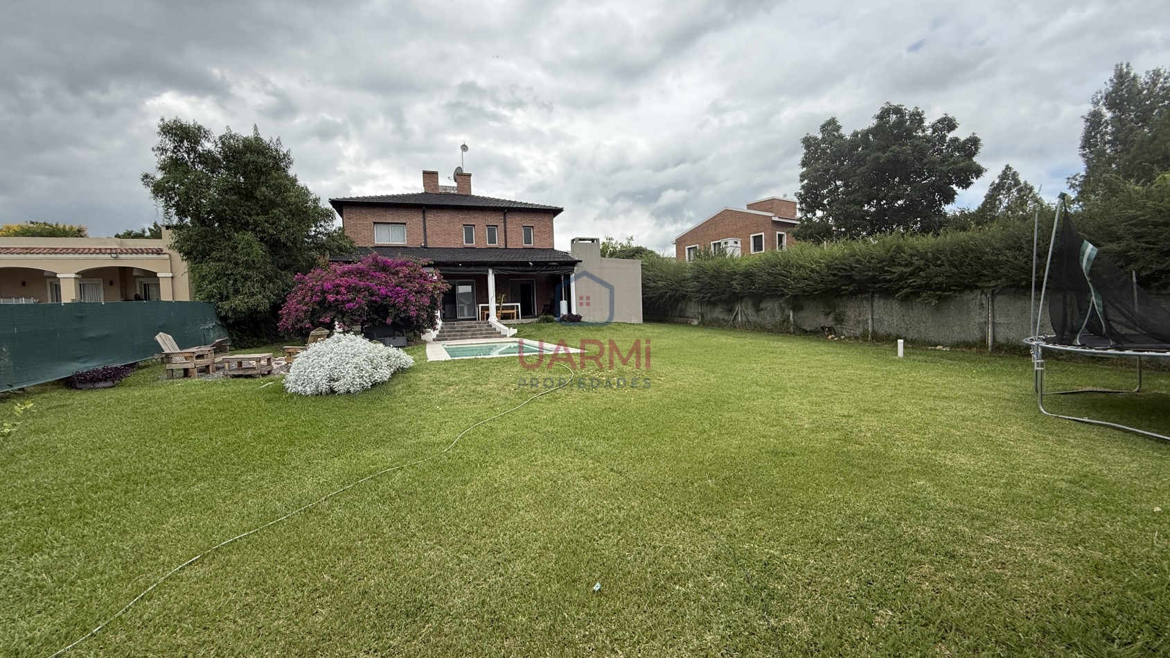 Casa en la Almudena - Ideal Hostal/Posada