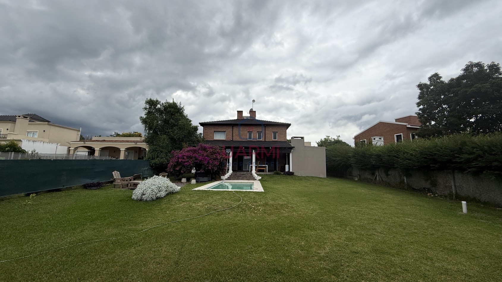 Casa en la Almudena - Ideal Hostal/Posada