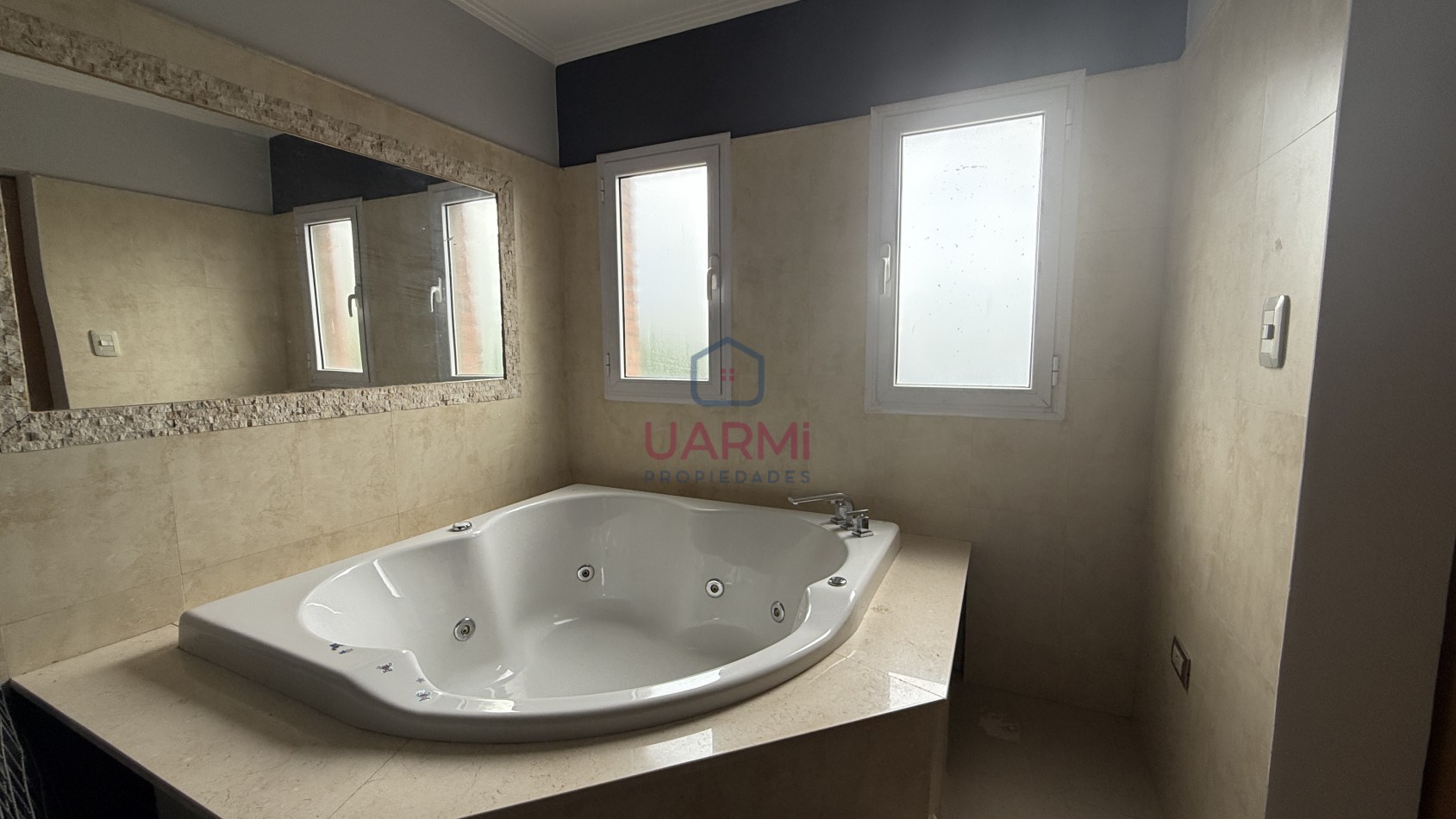 Casa en la Almudena - Ideal Hostal/Posada