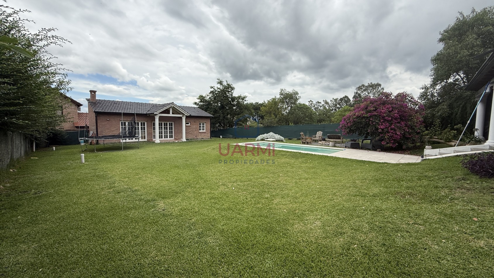 Casa en la Almudena - Ideal Hostal/Posada