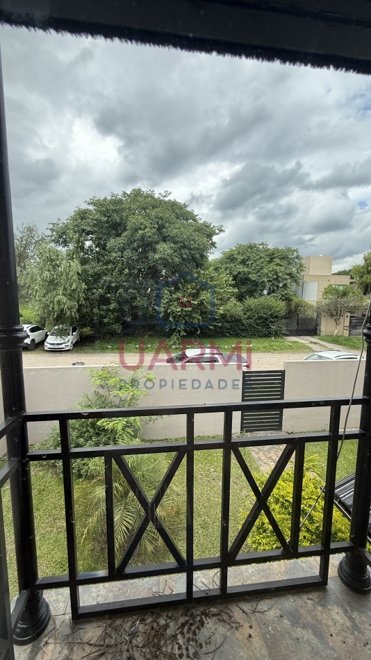 Casa en la Almudena - Ideal Hostal/Posada