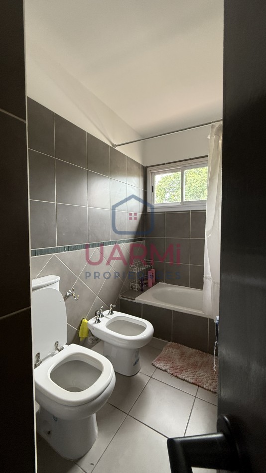 Casa en la Almudena - Ideal Hostal/Posada