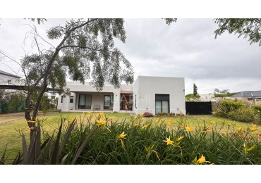 CASA EN VENTA EN PRADERAS