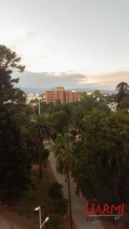 UARMI propiedades vende departamento en el centro de la ciudad de Salta Capital.