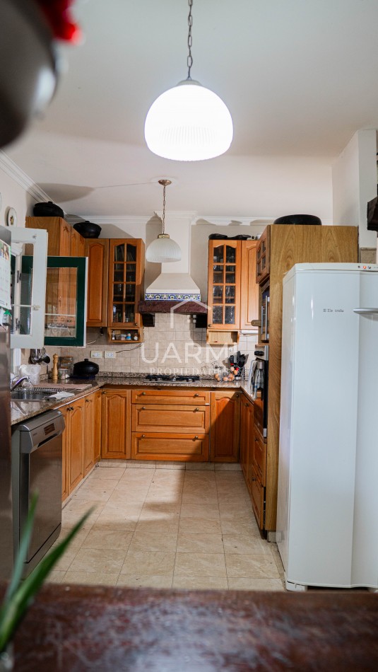 GRAN CASA EN VENTA EN CASTELLANOS, SAN LORENZO