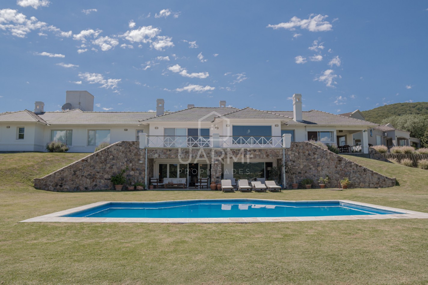 ESPECTACULAR CASA EN ALQUILER EN VALLE ESCONDIDO