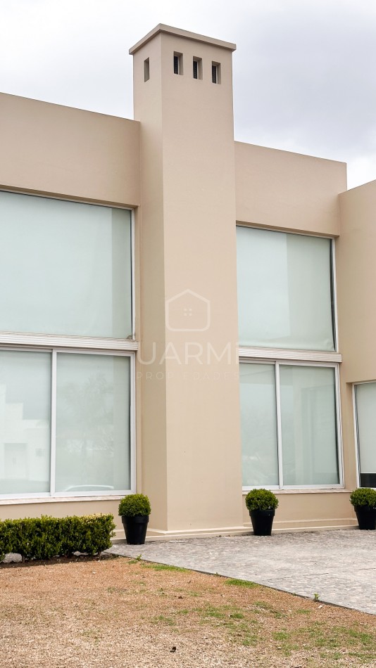 CASA MODERNA EN VENTA EN EL TIPAL