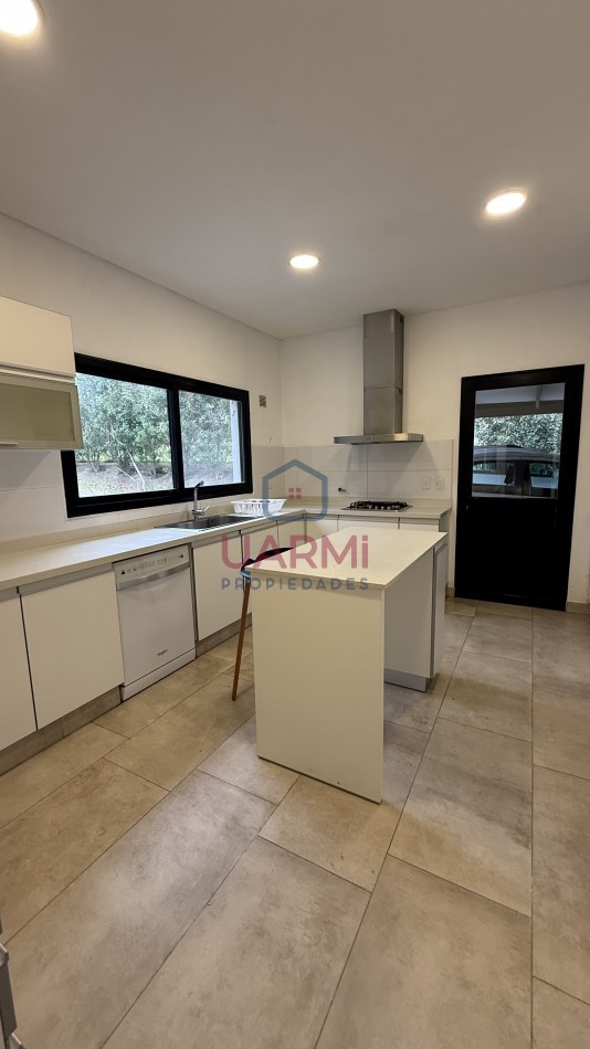 CASA EN VENTA EN EL TIPAL