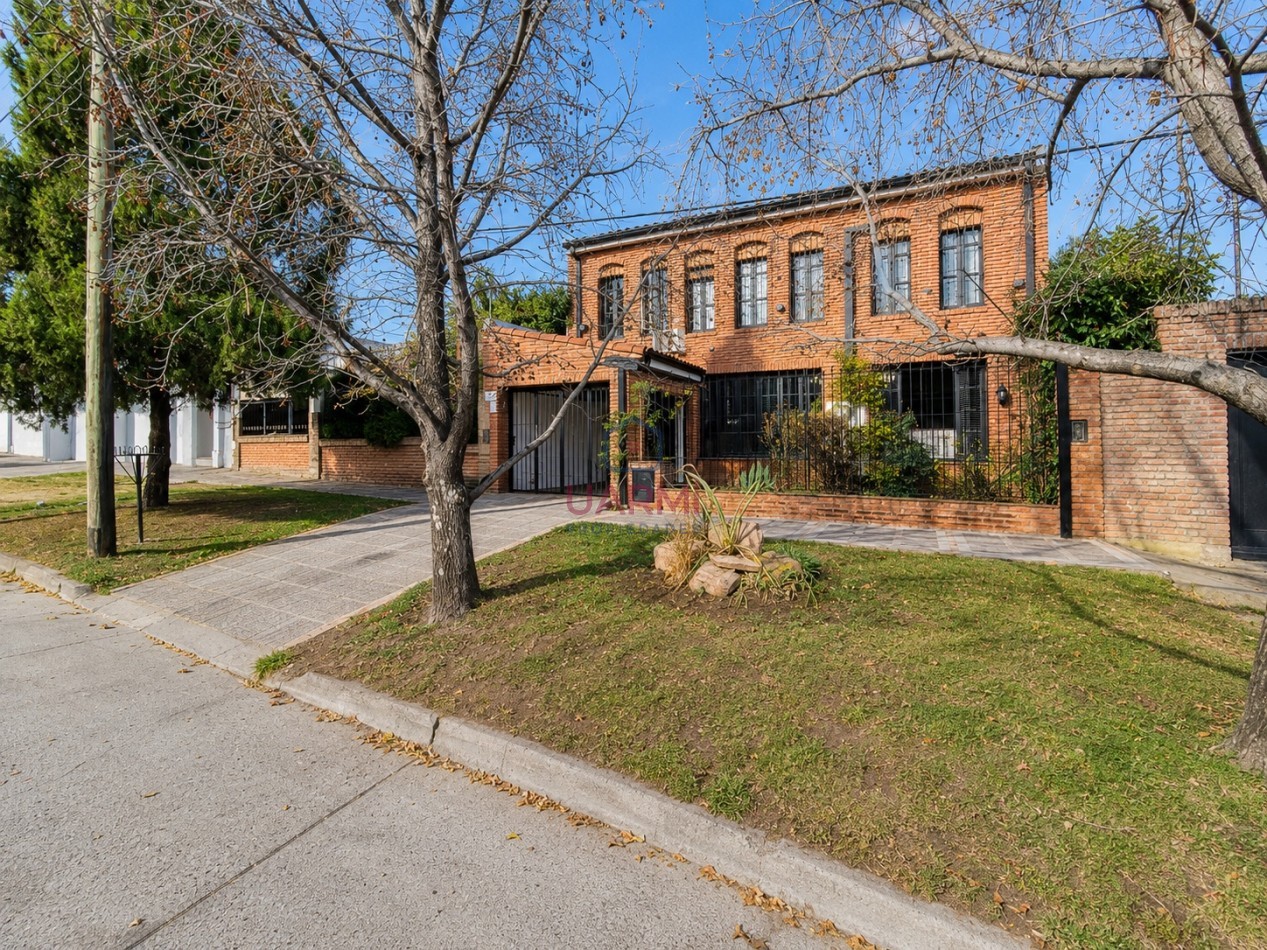 Casa con quincho y pileta en Venta en Tres Cerritos
