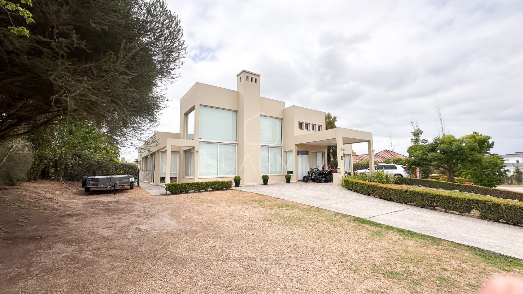 CASA MODERNA EN ALQUILER EN EL TIPAL