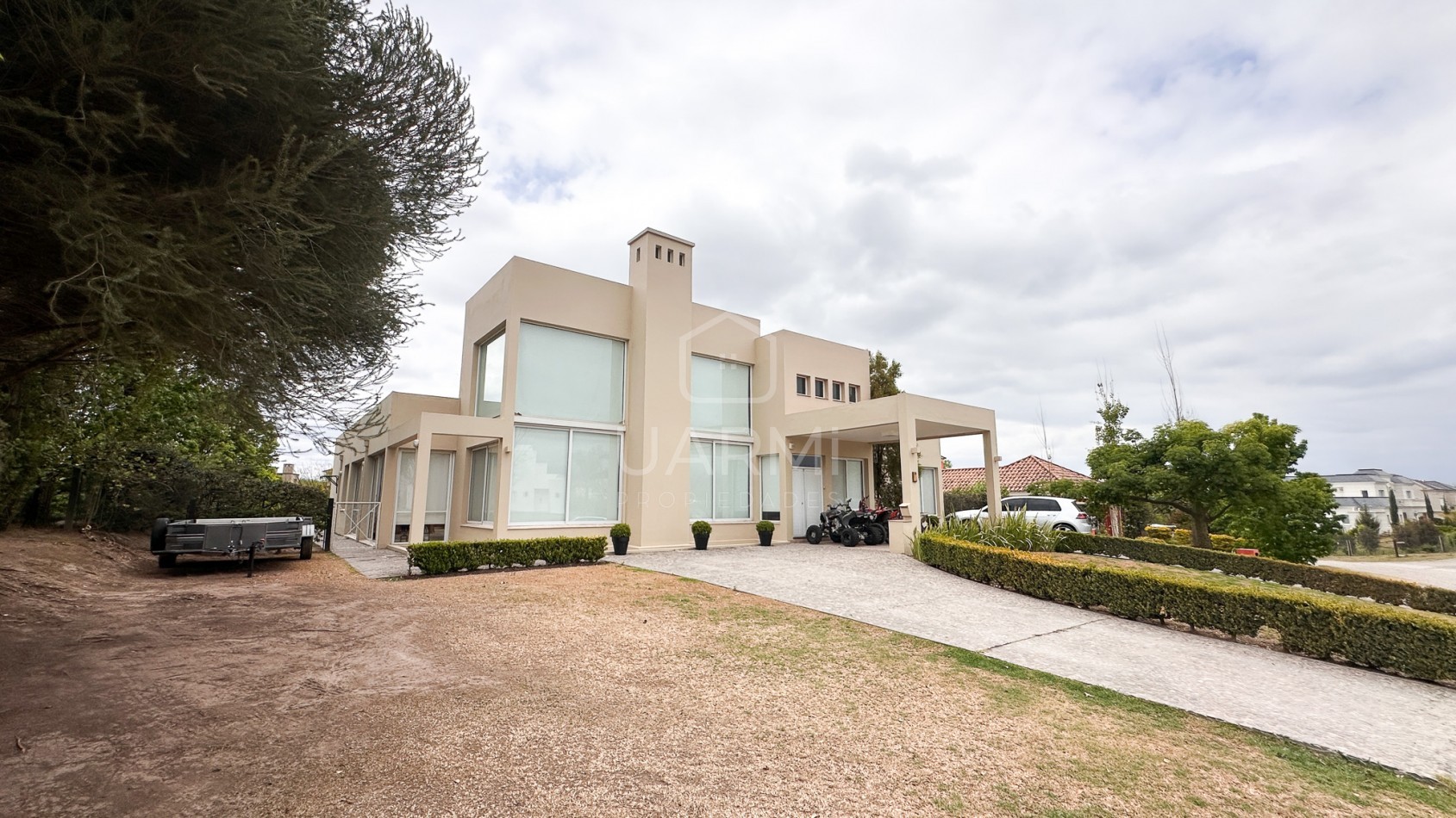 CASA MODERNA EN ALQUILER EN EL TIPAL