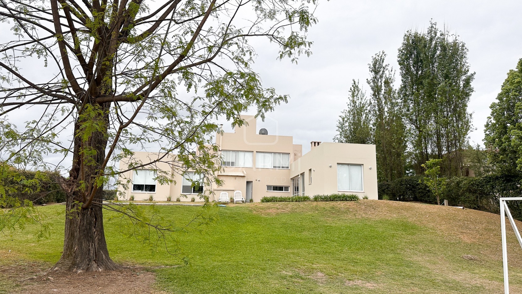 CASA MODERNA EN ALQUILER EN EL TIPAL