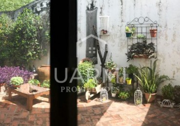 Uarmi Propiedades vende casa ubicada en calle Siria al 900.