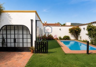 Casa con quincho y pileta en Venta en Tres Cerritos